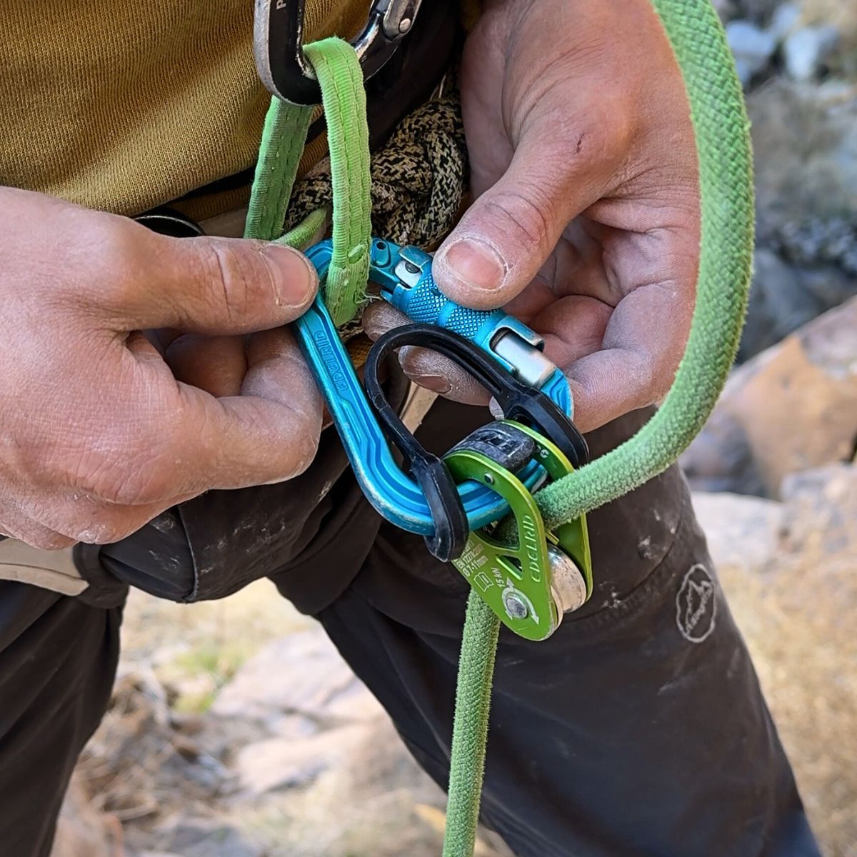 Understanding Crossload Prevention for Top Rope Soloing – Avant ...
